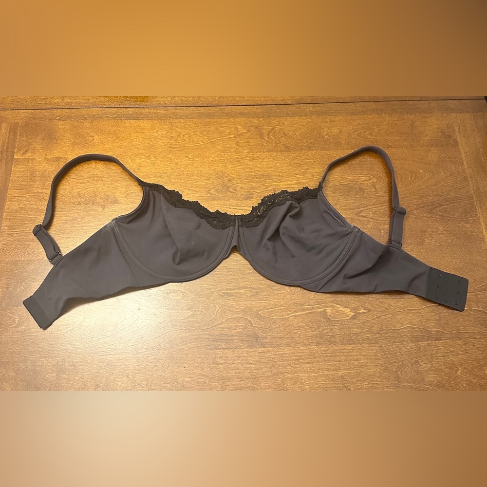 SKIMS Onxy Gray Black Lace Trim Bra